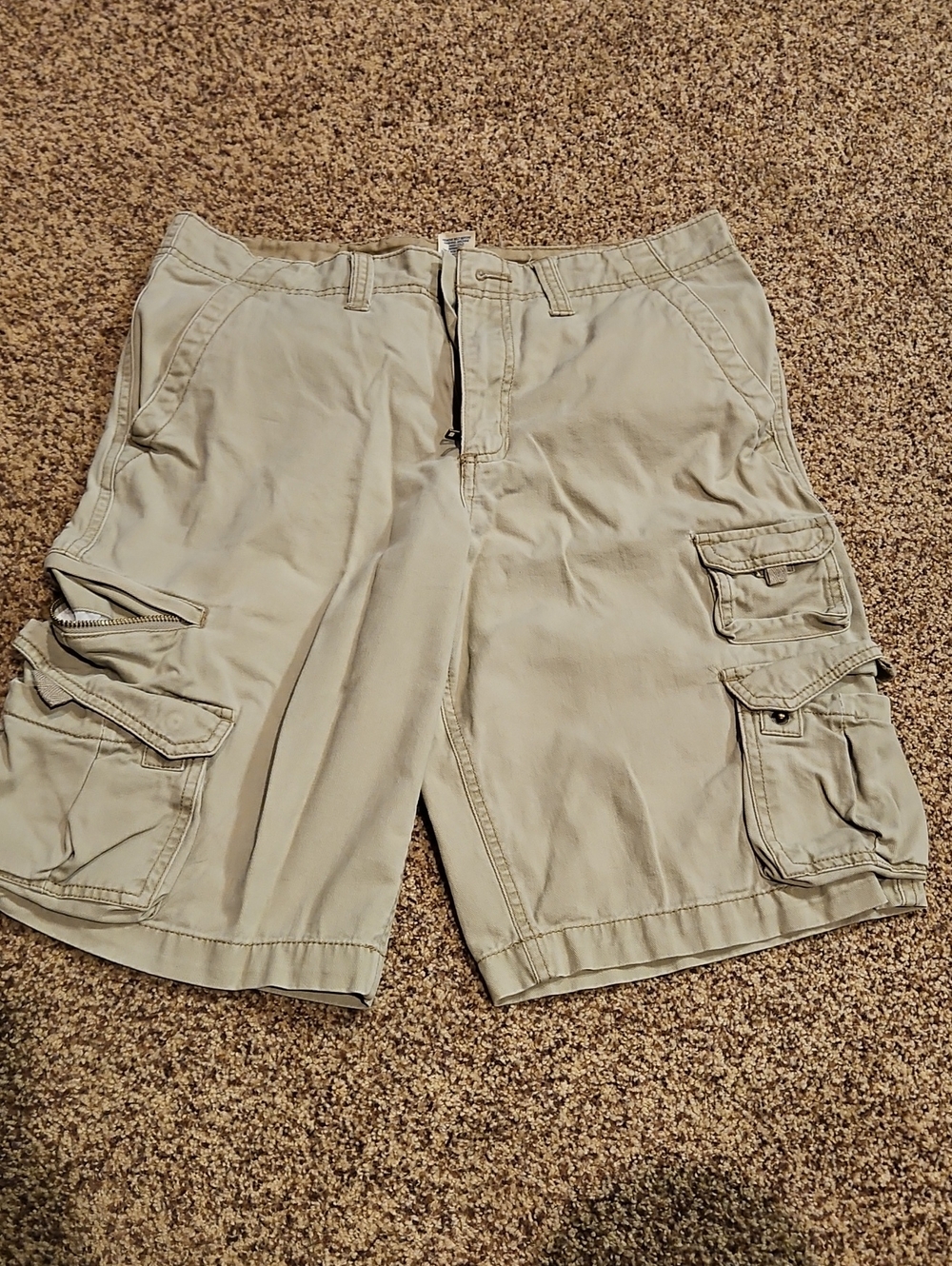 Men's Beige Cargo Shorts - Casual Utility Style